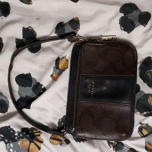 ..Coach wristlet preloved condition
